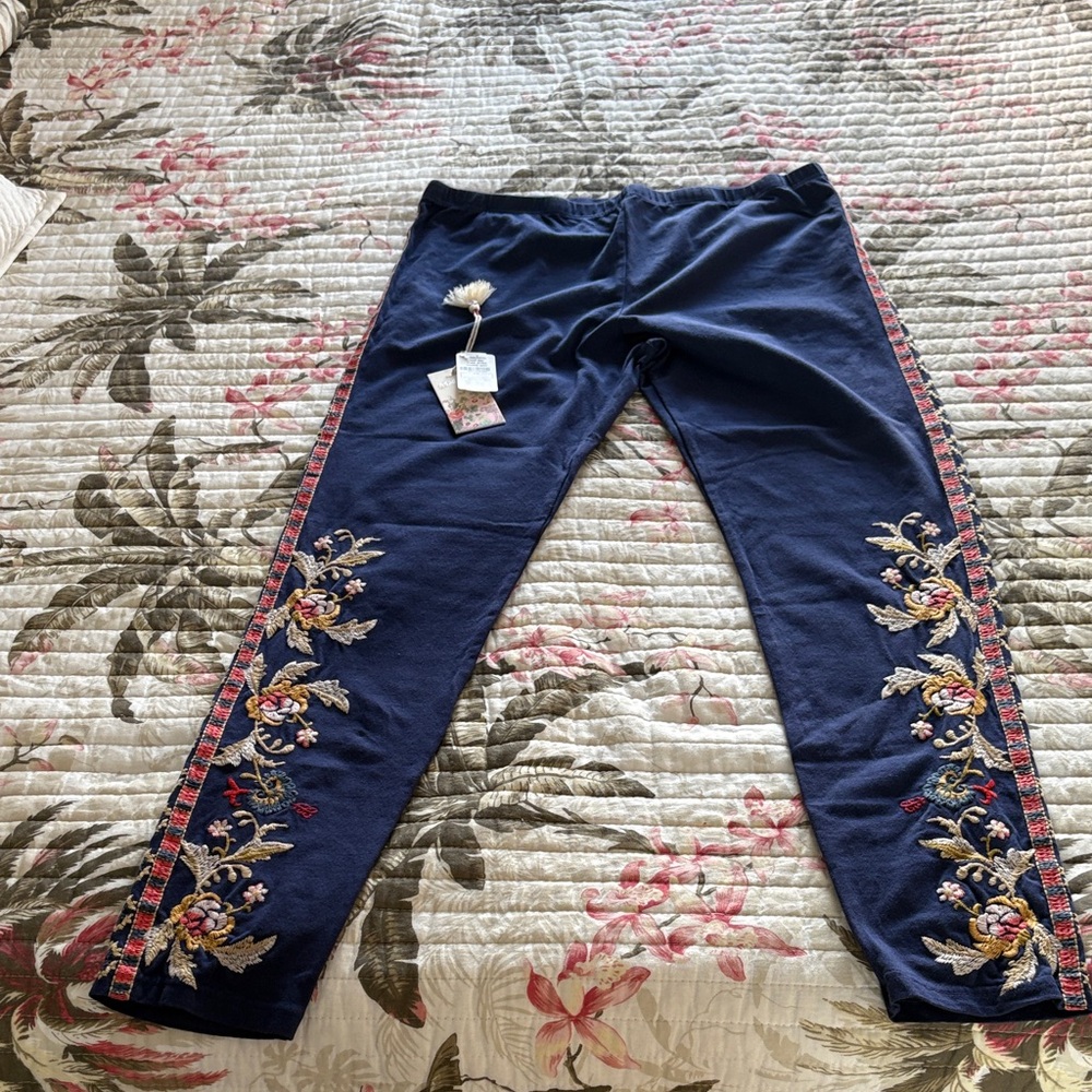 . Brand new with tags in a non-smoking home. Inseam is 26 inches.
